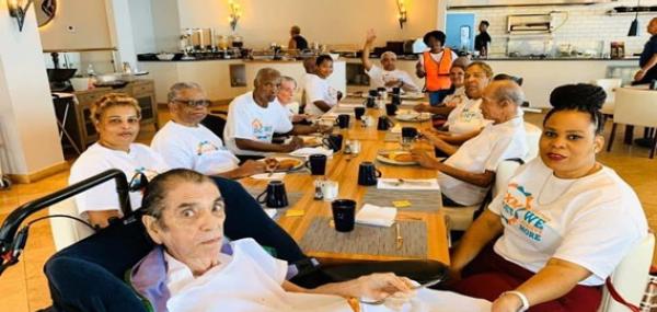 Seaside Lunch Experience  🌊