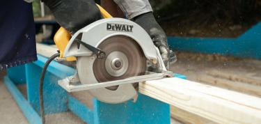 Build benches with students